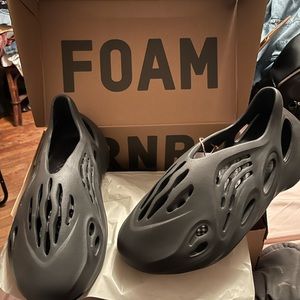Yeezy Foam Runner in “ONYX” size 13M